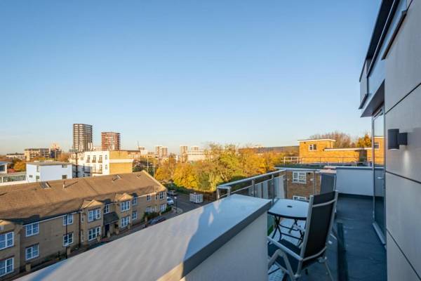 Spacious Three Bedroom Apartment in Hoxton