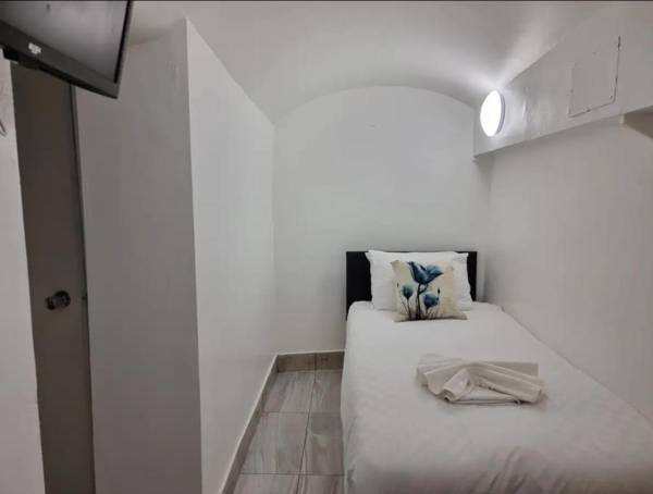 F24- Basement Single Studio Near Paddington
