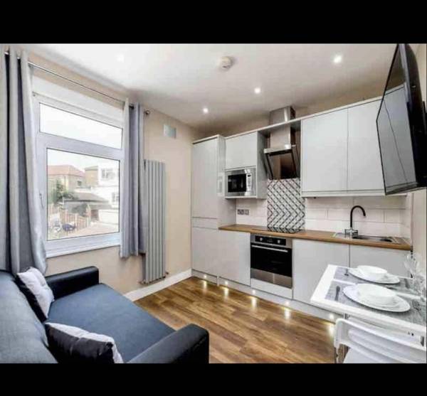 The Parkdale Suites Suite B