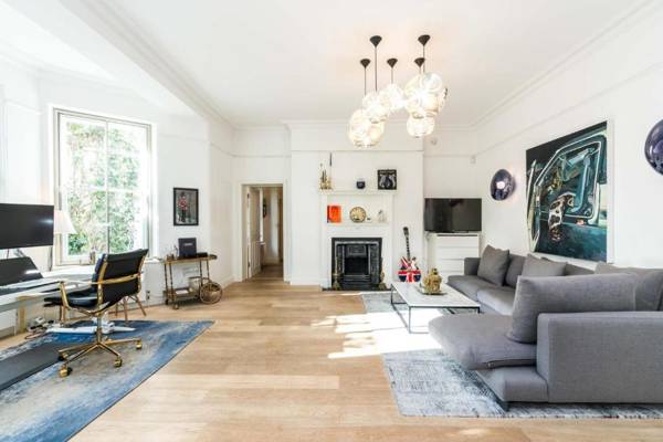 Workspace - NEW Sleek and Stunning 1 Bedroom Flat Hampstead