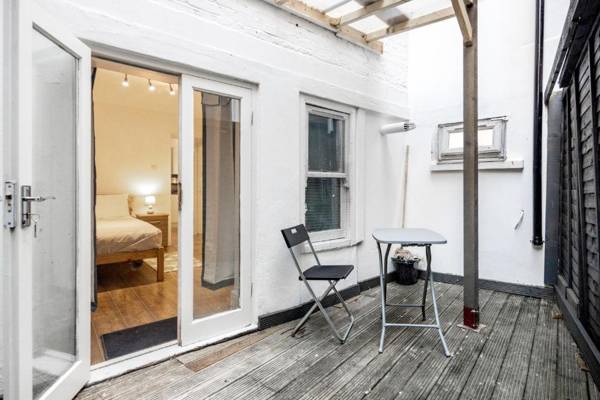 Charming 1-Bed Basement Apartment in Lewisham