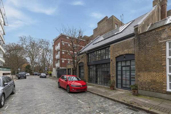 Stylish 2-bed loft apartment near Battersea Park South London