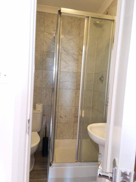 F17-Bright 3rd Flr Studio for 2 Near Paddington