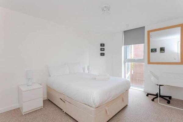 Bright & Airy 1 Bedroom Apartment in Trendy Peckham