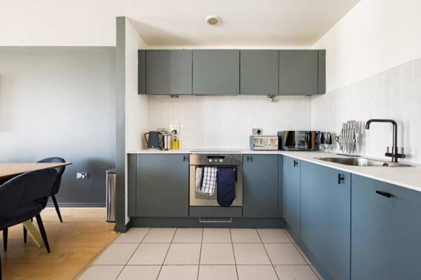 The Nine Elms Lane Arms - Stunning & Bright 2BDR Flat With Balconies