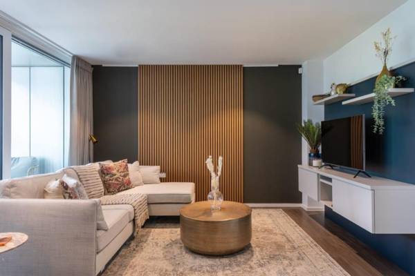 The Wandsworth Wonder - Lovely 3BDR with Balcony and Study Room