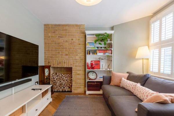 Stylish 1 Bedroom Flat in Fulham with Patio