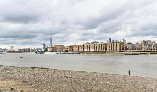 Modern 4 bedroom Terraced House by the Thames
