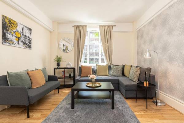 Charming 2 Bedroom Flat in Kensington High Street
