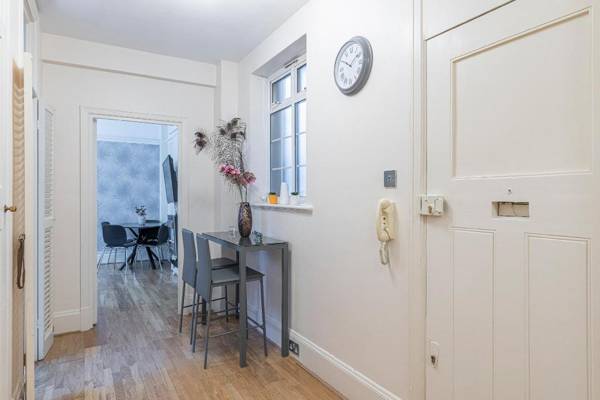 Charming 2 Bedroom Flat in Kensington High Street