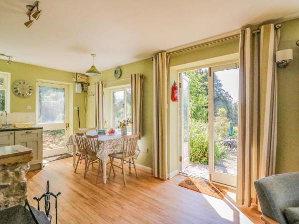 Fossil And The Cross Cottage West Bexington