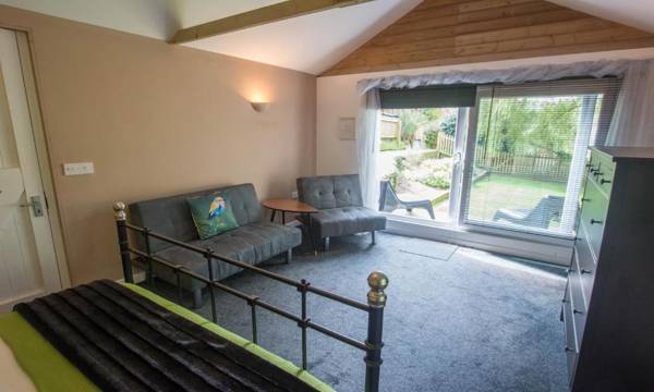 Streamways Nr Croyde - Large country cottage with valley views Hot Tub option and private garden cabin sleeps 12-16