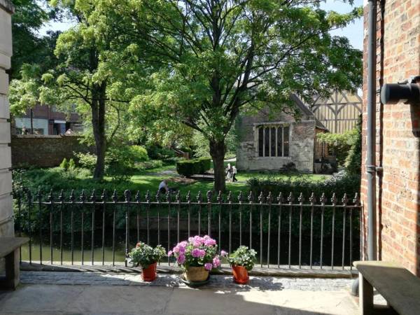 Merchants Place Apartment