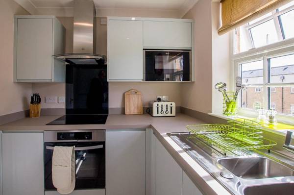 The Boulevard - Stunning 3 Bedroom Apartment With Free Parking