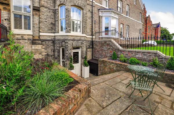 8 Blue Bridge- Elegant and Luxurious 1 Bedroom Apt- Free Parking