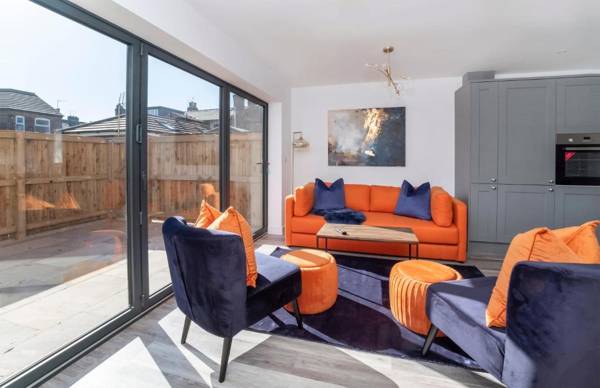 The Ebor Suites with Hot tubs