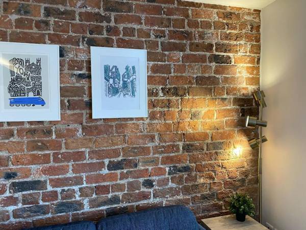 Luxury Apartment Woodsmill View - on the river - with balcony - Recently refurbished