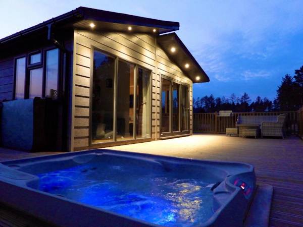 Hollicarrs - Dragonfly Lodge