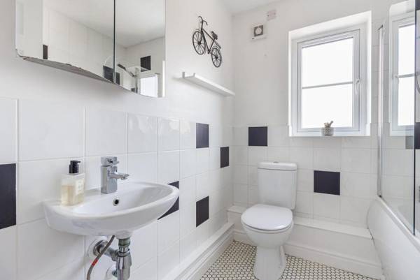 2 Bedroom House in Hales Orchard St Johns