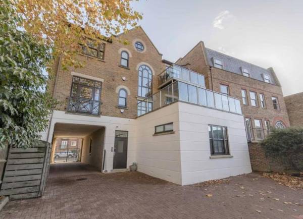 Hampden Apartments - The Charles