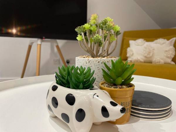 5 Star Unique luxury detached apartment in Windsor