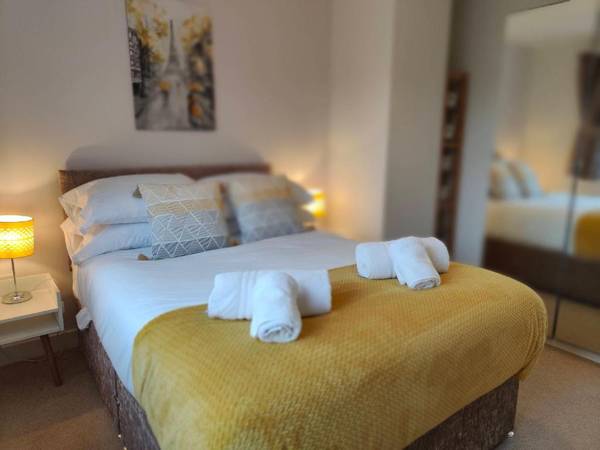 Birdsong Rural Winchester Twyford - 2BR 5BR 7BR - sleeps upto 16