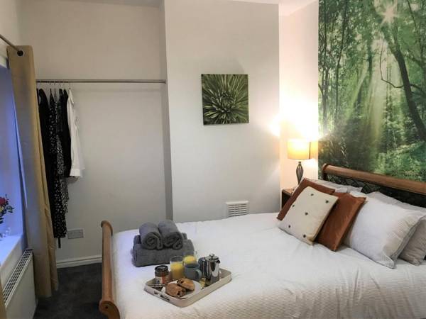 Cosy 2-bedroom house in Widnes sleeps 4