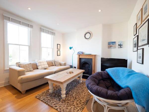 Sail Away - 2 bed apartment near the seaside