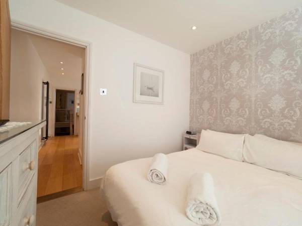 Sail Away - 2 bed apartment near the seaside