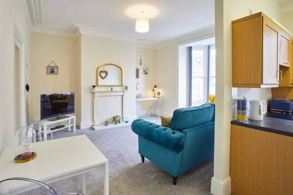 Host & Stay - The Funky Robin Apartment