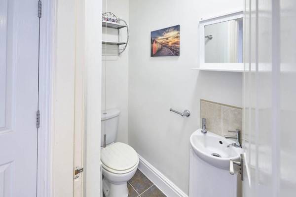 Host & Stay - The Whitby Pearl