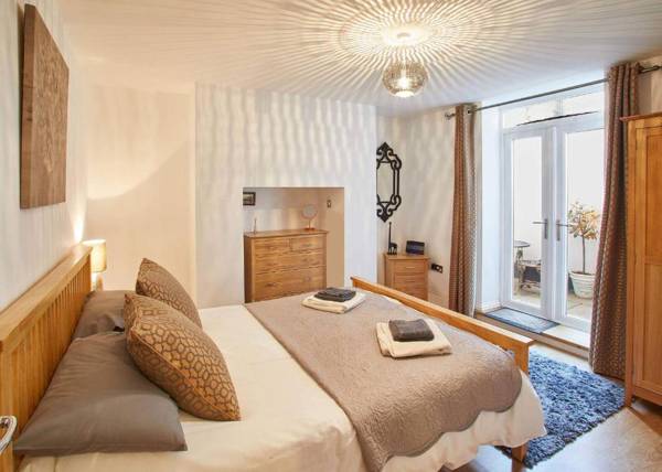 Host & Stay - Rock Pipit