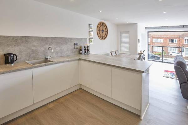 Host & Stay - Even Keel