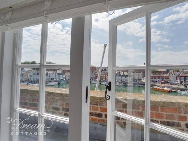 Old Coastguard Apartment 3