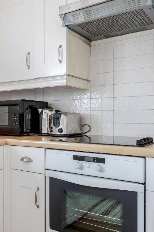 Captivating 3-Bed Apartment in Grays