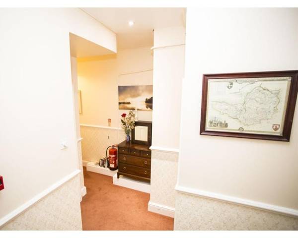 Parasol Weston Guest House