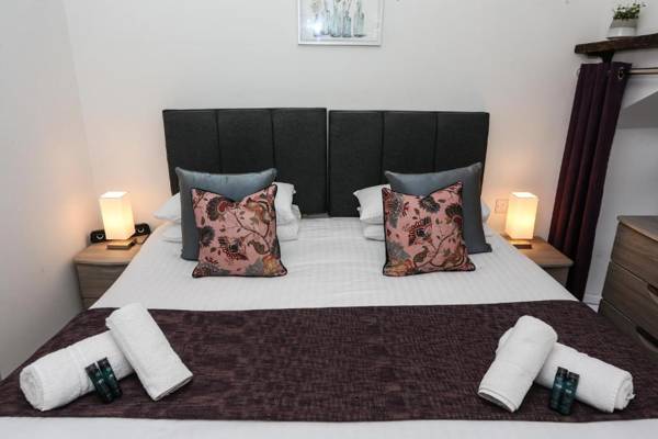 Strawberry Line Flat 1