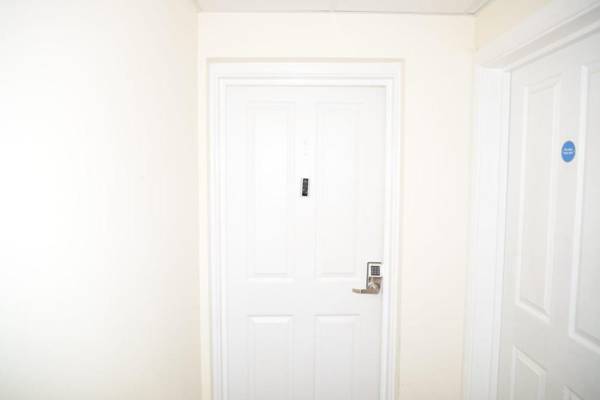 REAL - Queens Apartments F1