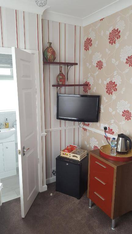 Brookside Guest House & Mini Spa