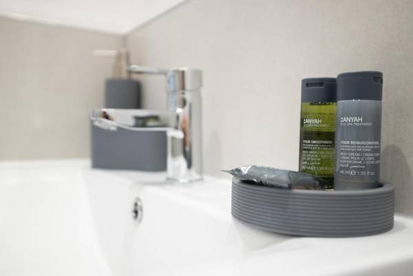 Luxury Boutique Harbour Apartments - Heart of Torquay - Near Babbacoombe & Beach