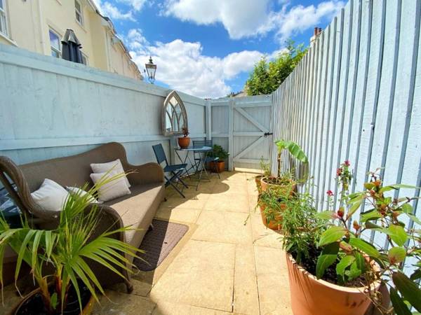 Lisburne Place - Luxury Three Bedroom Town House