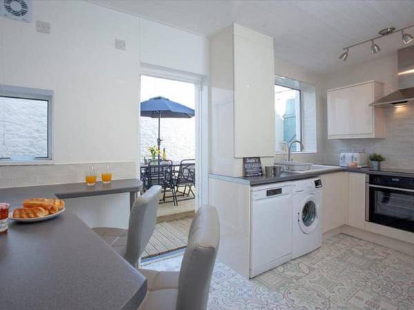 Beautiful 3-Beds House 3mins Torbay Beach Torquay