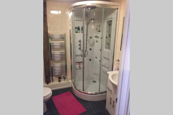 Potters Court A Hidden Gem