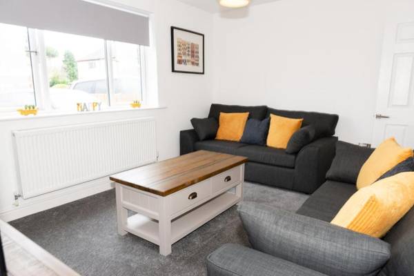 Charming 2 Bedroom House - Free Parking - Great Location