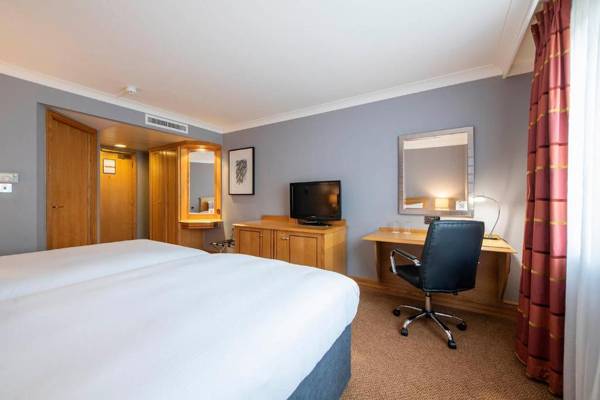 Workspace - DoubleTree by Hilton Swindon Hotel