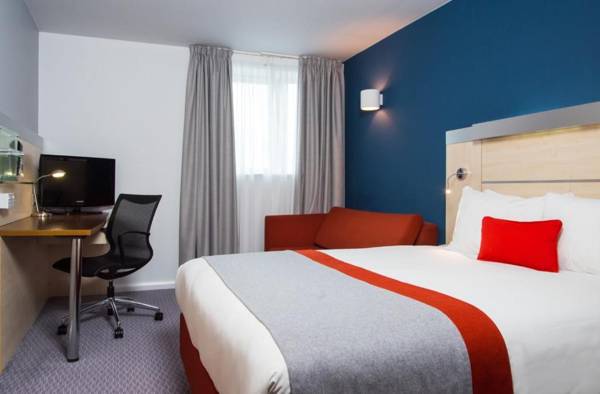 Workspace - Holiday Inn Express Swindon City Centre an IHG Hotel