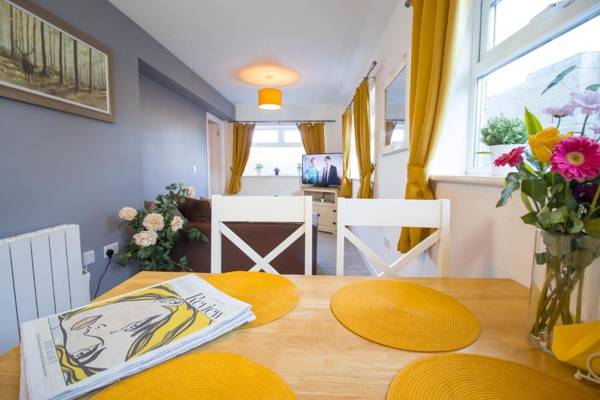 Longfield Apartment by Southwest Rooms - Free Parking & Netflix