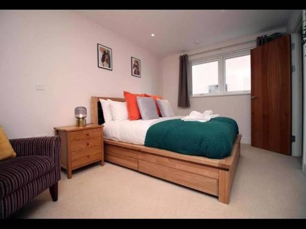 meridian tower Flat 2 bed near top floor sea views