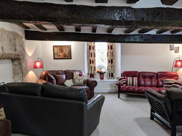 Cotswolds Valleys Accommodation - Medieval Hall - Exclusive use character three bedroom holiday apartment