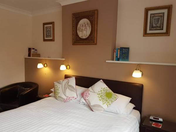 Penryn Guest House ensuite rooms free parking and free wifi